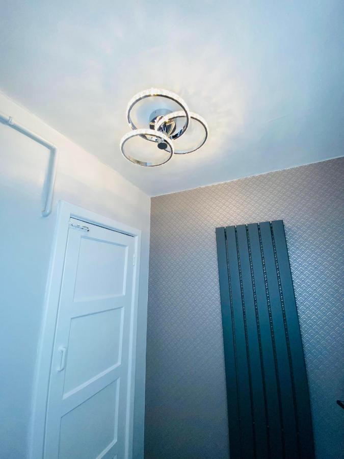 Bright, Spacious, Modern Interior Decor 2 Bedrooms Apartment With Amazing Views Лондон Екстериор снимка